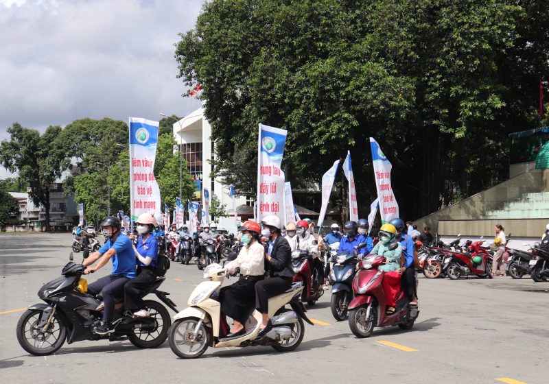 Đoàn xe diễu hành tuyên truyền phòng chống bệnh dại
