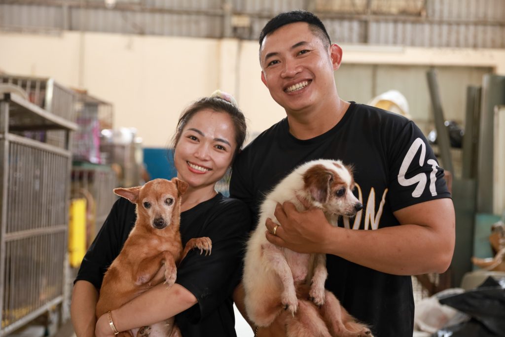 Người chăm sóc chó mèo